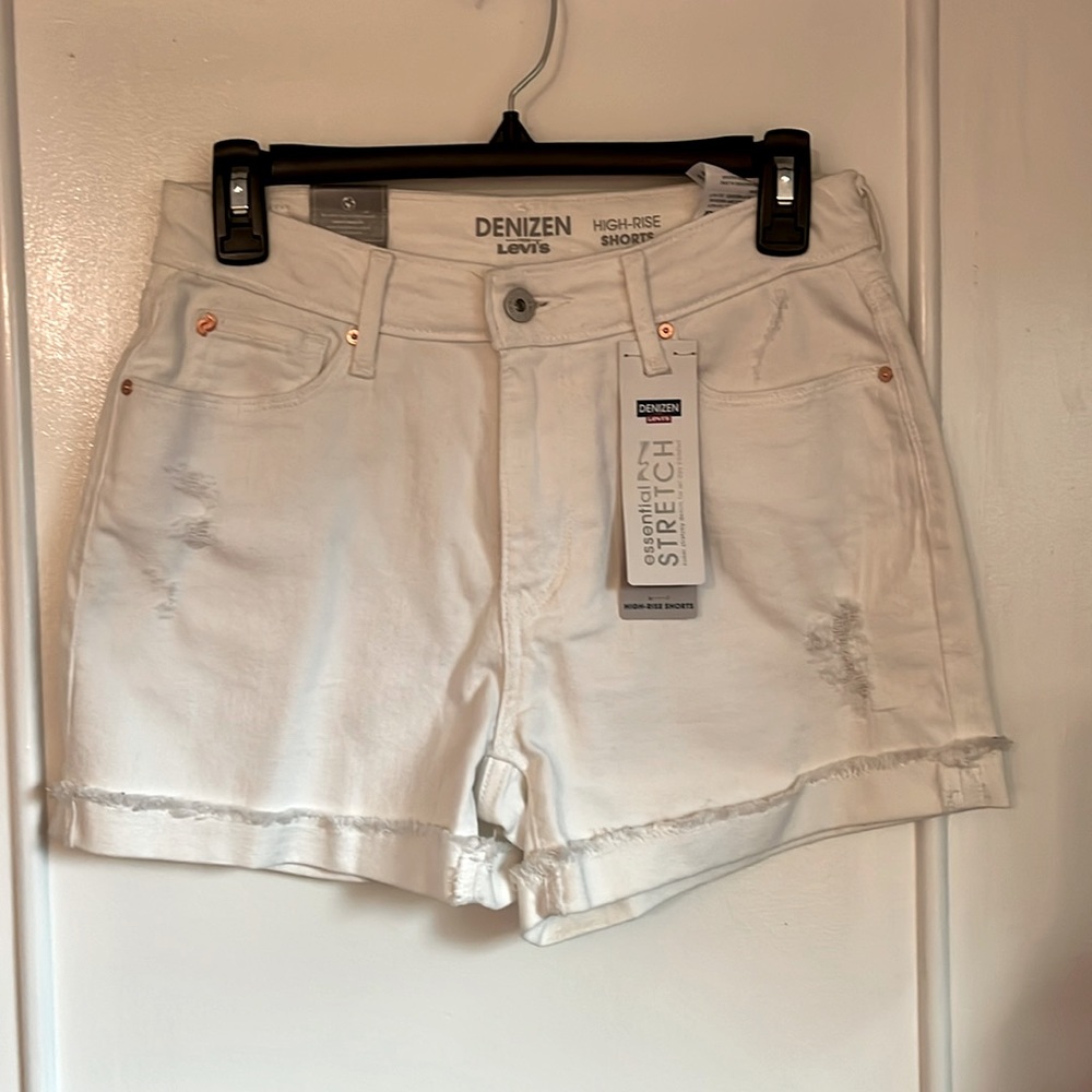 🆕 LEVI’S High Rise Shorts - Size 4
